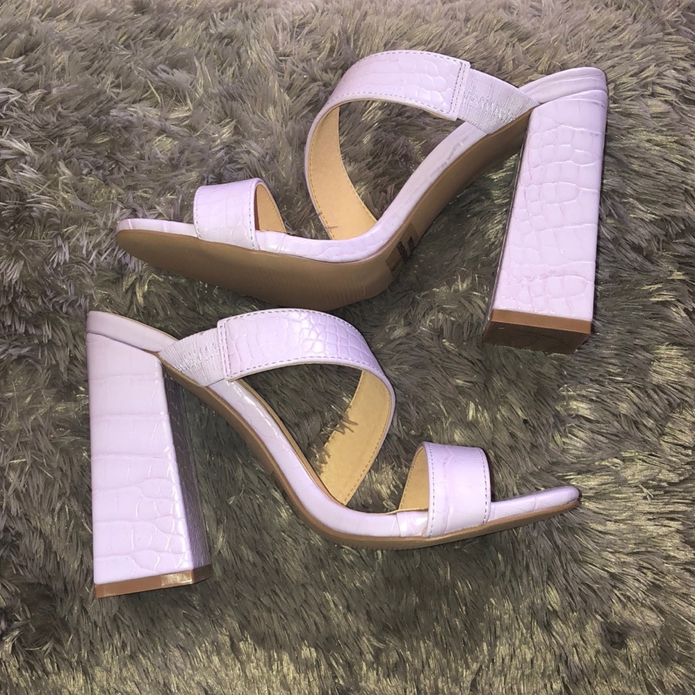 Lilac faux leather mules